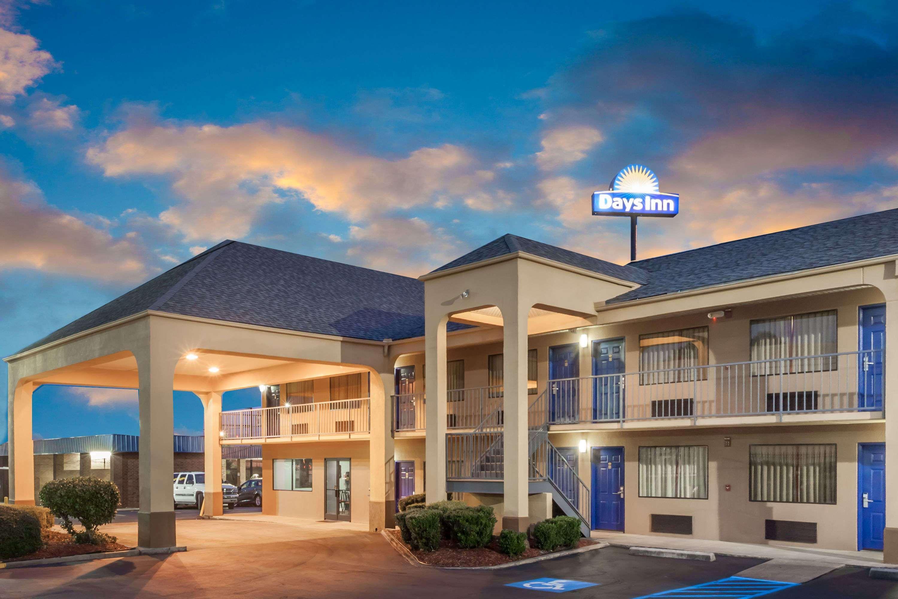 Days Inn By Wyndham Clinton Exterior photo